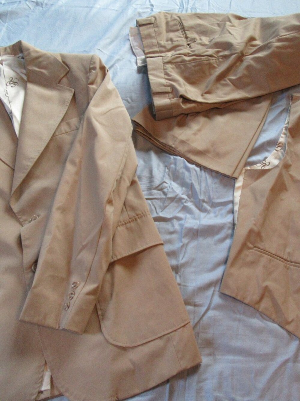 Mens Vtg Levis Panatela 3 Piece Tan Suit Sz 40R / 30x34